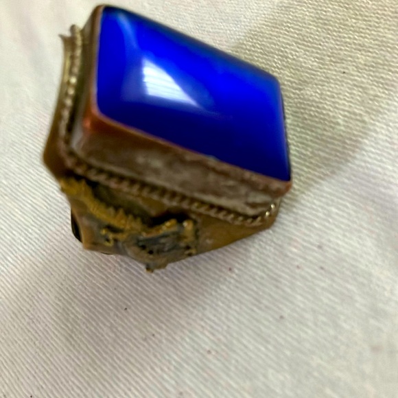 VINTAGE BLUE SATIN GLASS  RAISED ROPE EDGE DOUBLE DRAGON ADJUSTABLE METAL RING - Picture 3 of 12